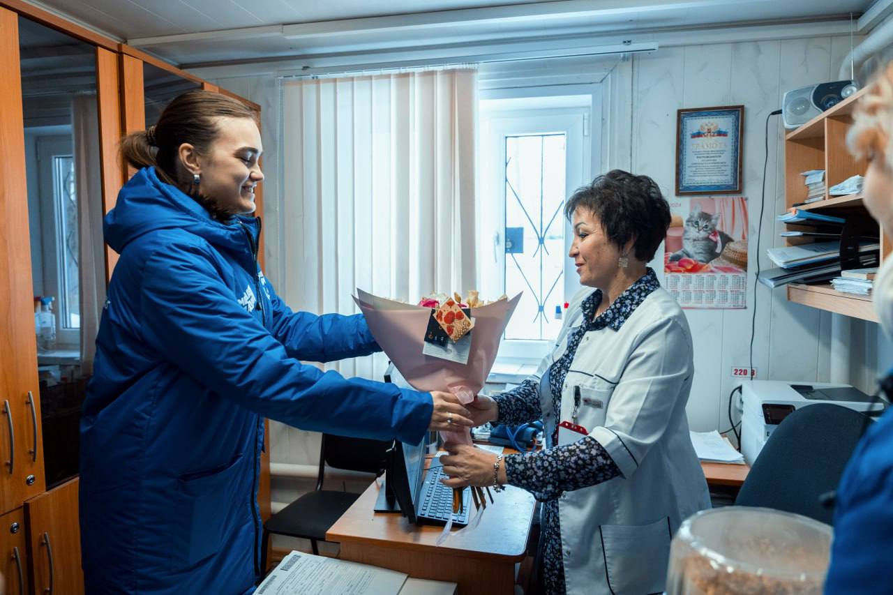 Молодогвардейцы Серпухова поздравили работников ФАП с Днем фельдшера Молодогвардейцы Серпухова поздравили работников ФАП с Днем фельдшера