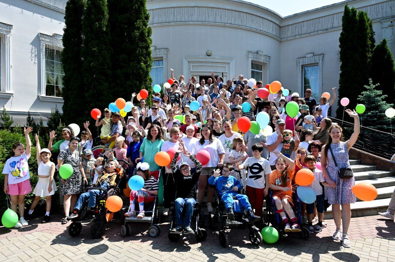 В Серпухове в парке им. Олега Степанова, на площадке одного из ресторанов, состоялся праздник, посвященный Дню защиты детей