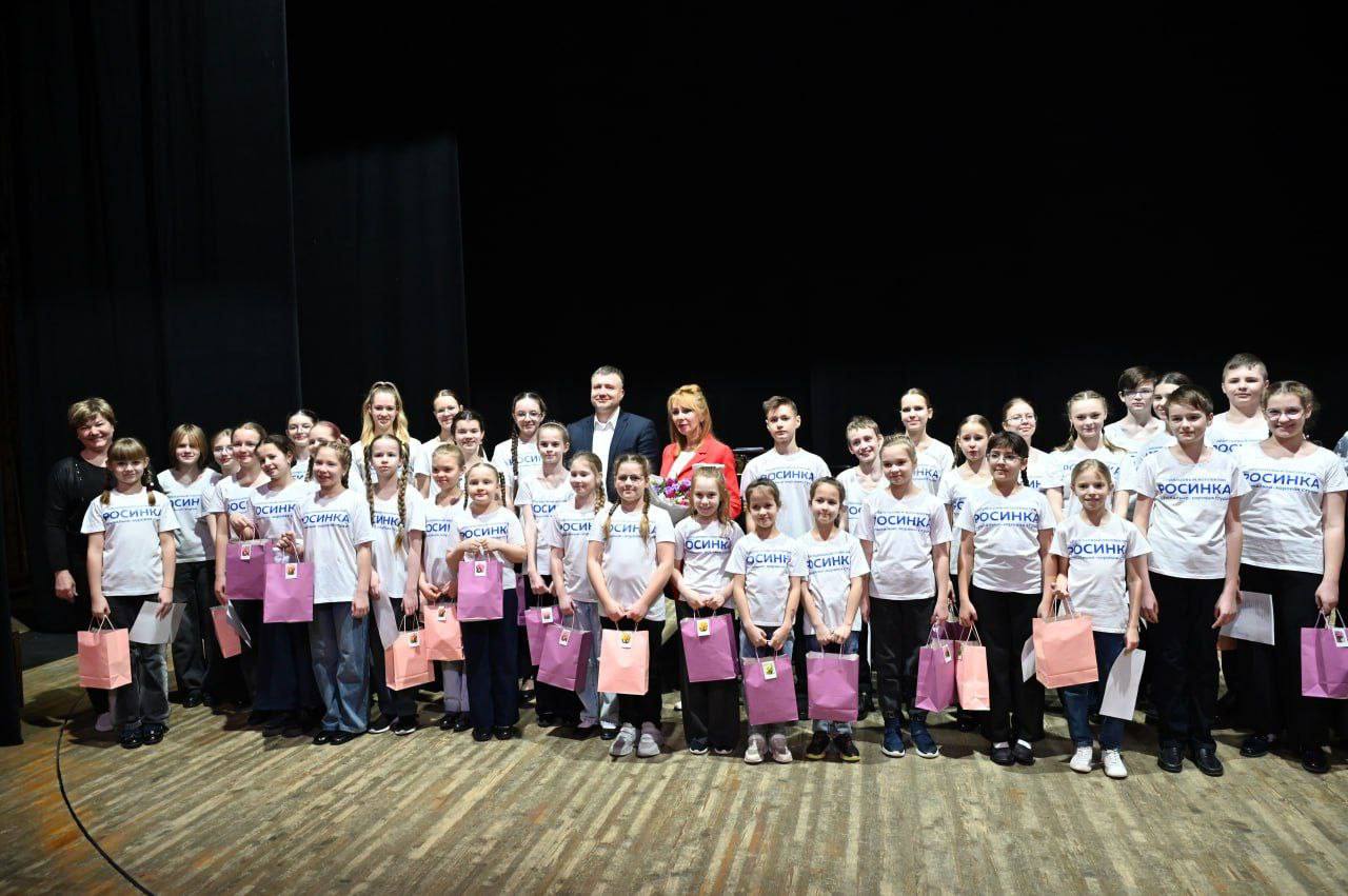 Автора гимна Серпухова поздравили с Международным женским днём