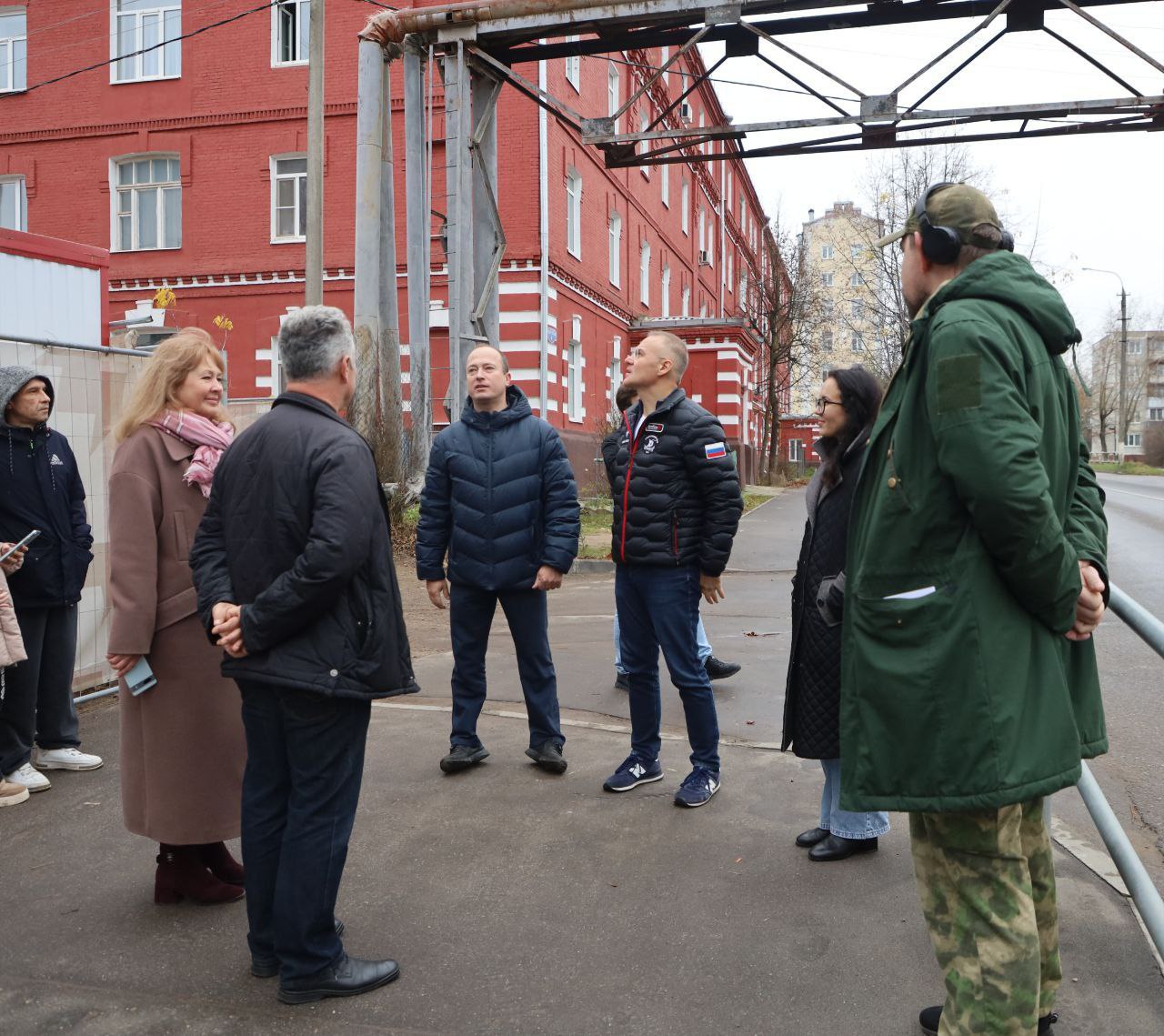 Депутат Госдумы Александр Коган проверил ход реставрации Дворца культуры «Исток» в Серпухове