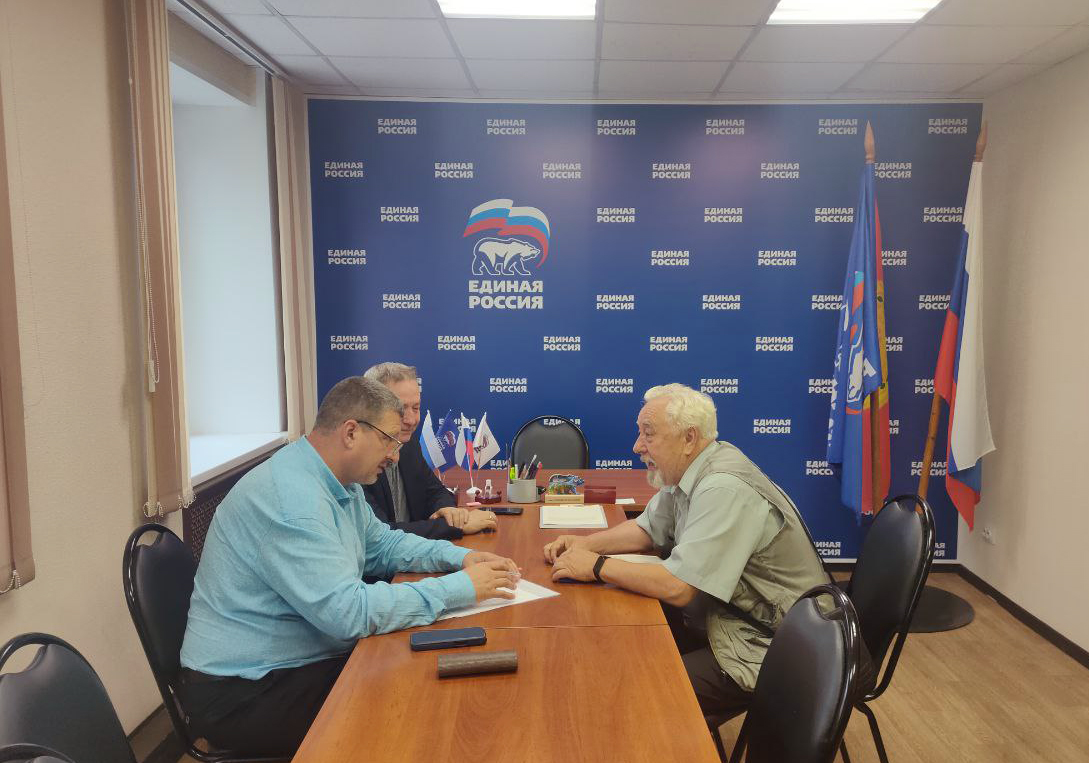 Депутат Андрей Тихонов обсудил с жителями Серпухова вопросы благоустройства на личном приёме