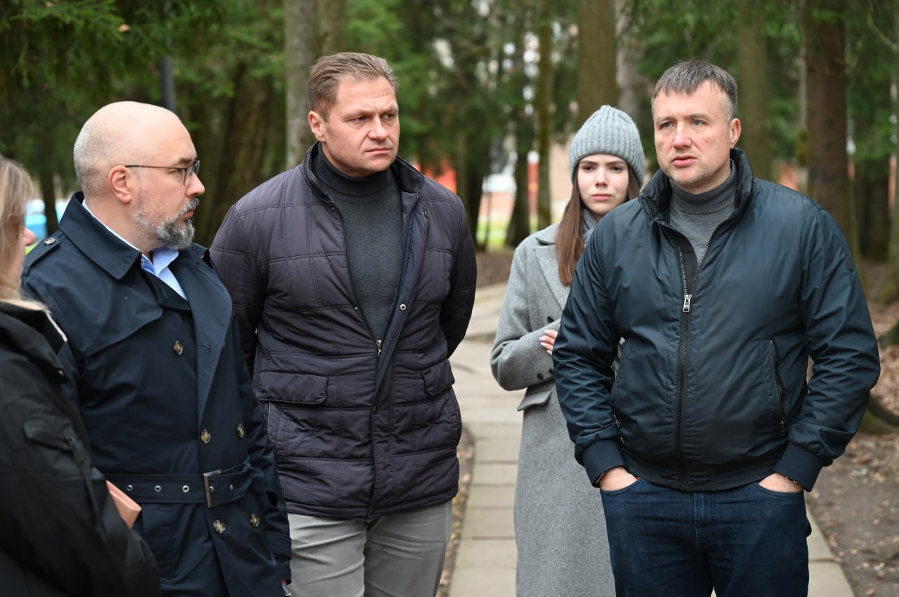 В Оболенске на встрече с жителями депутаты обсудили состояние дворов