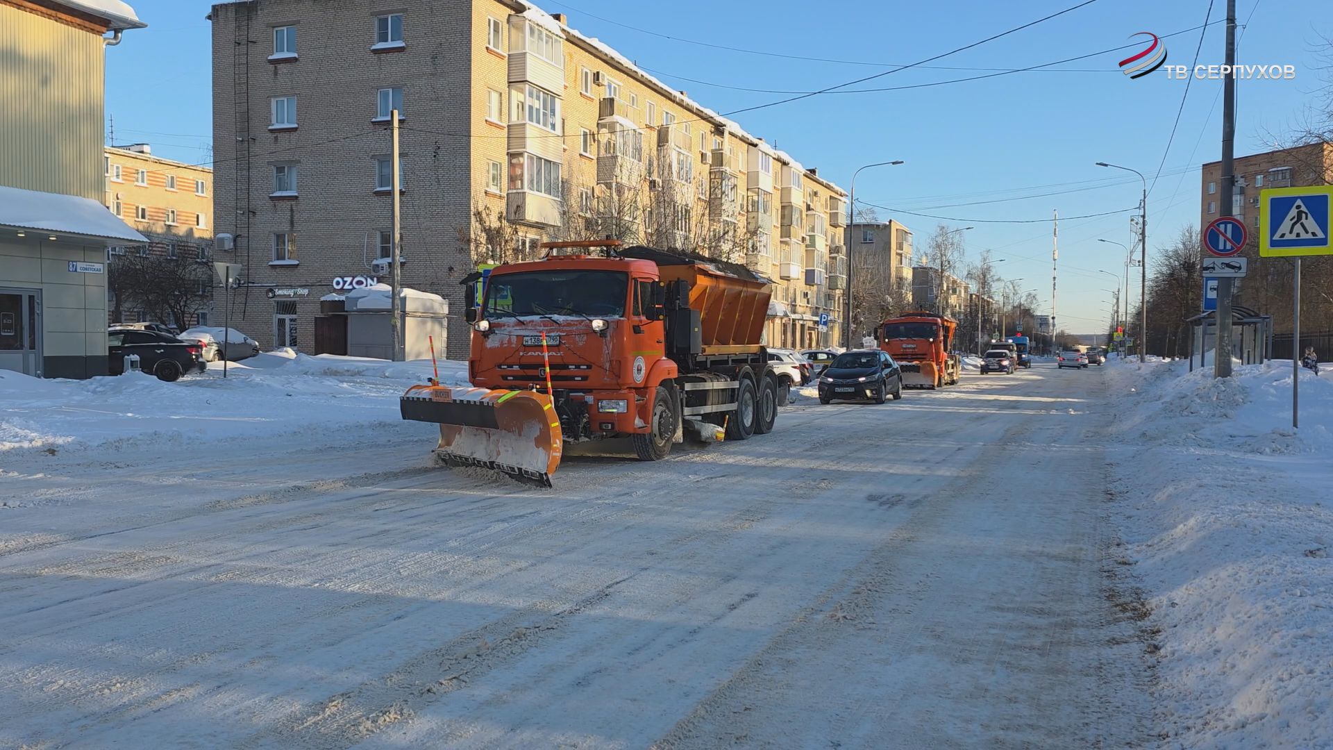 В Серпухове убирают снег круглосуточно