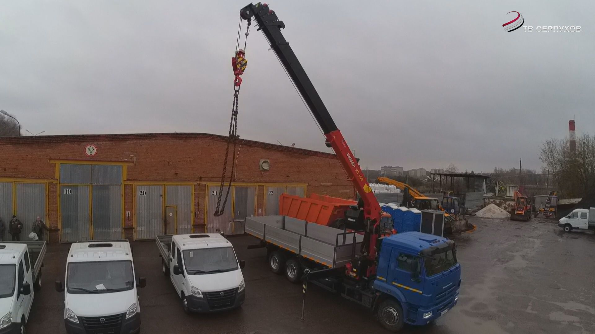 В Серпухове, в автопарк комбината благоустройства, поступила новая техника