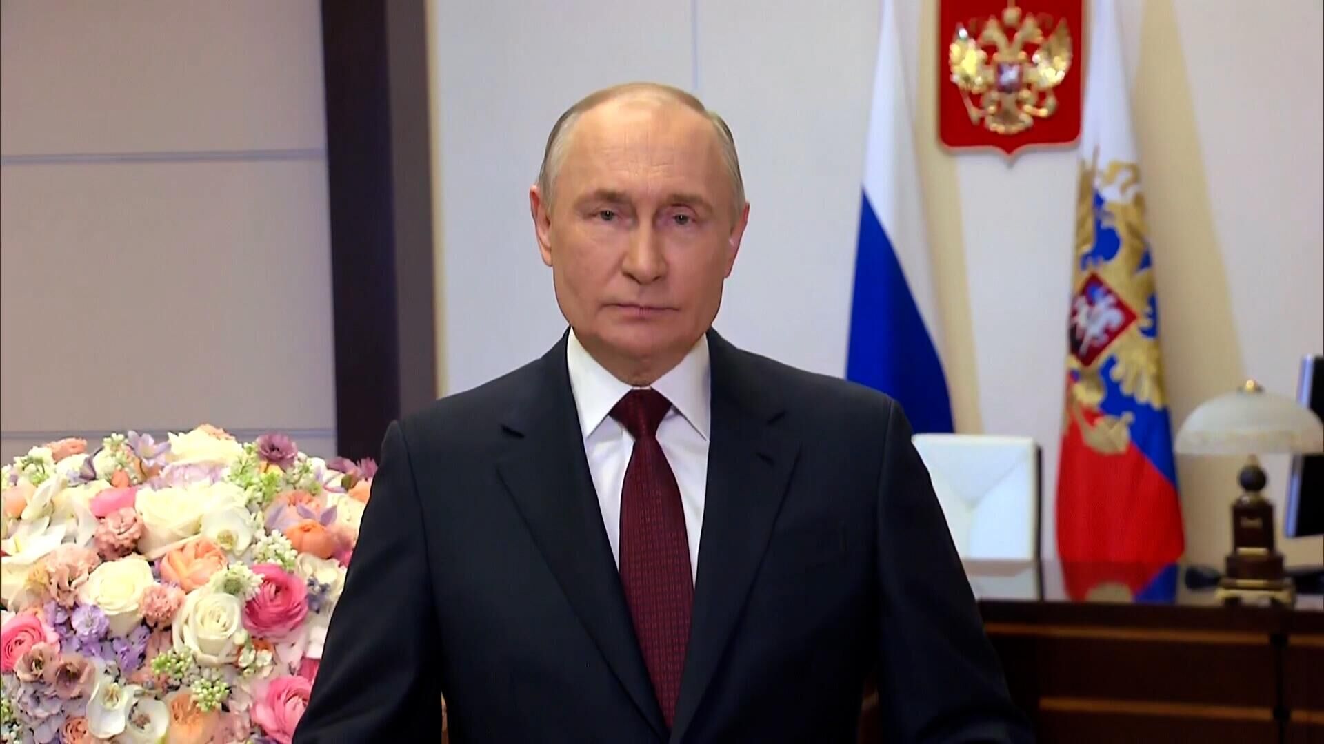 Владимир Путин поздравил женщин России с праздником – Международным женским днём Владимир Путин поздравил женщин России с праздником – Международным женским днём