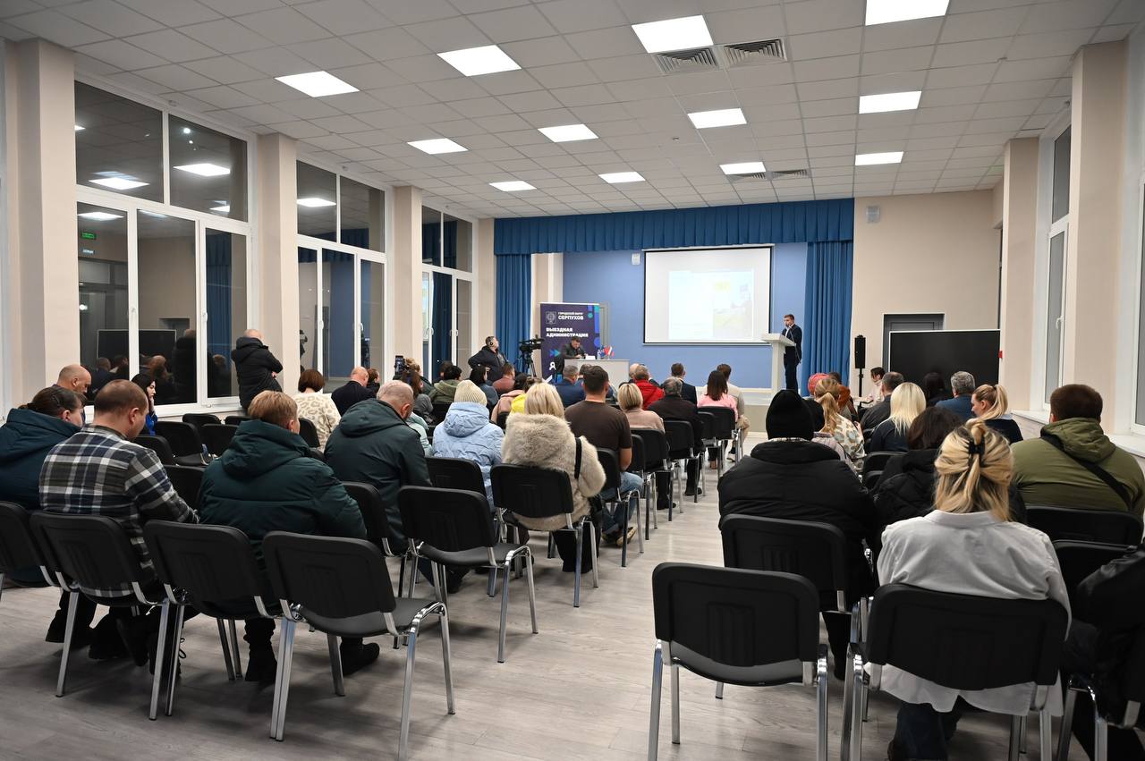 С жителями Серпухова обсудили вопросы парковок, асфальтирования дорог и автобусного сообщения