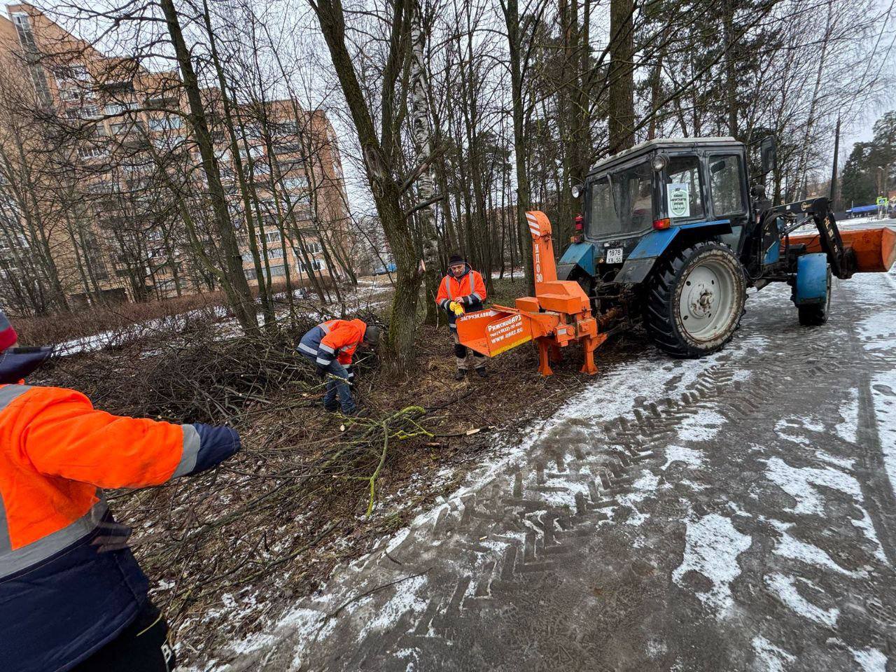 В Городском округе Серпухов проводится уборка территорий после зимы