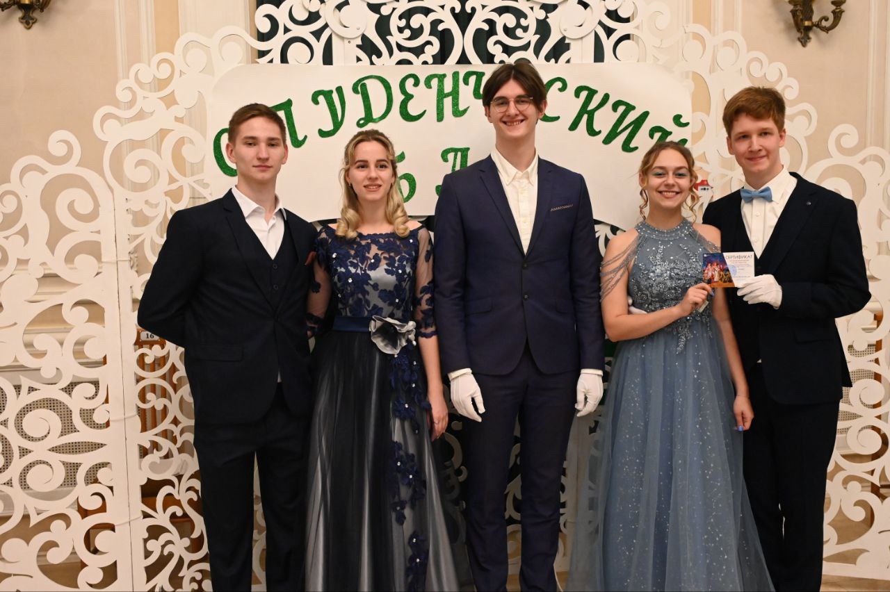 Обучающиеся ПущГЕНИ - филиала РОСБИОТЕХа приняли участие в Студенческом балу