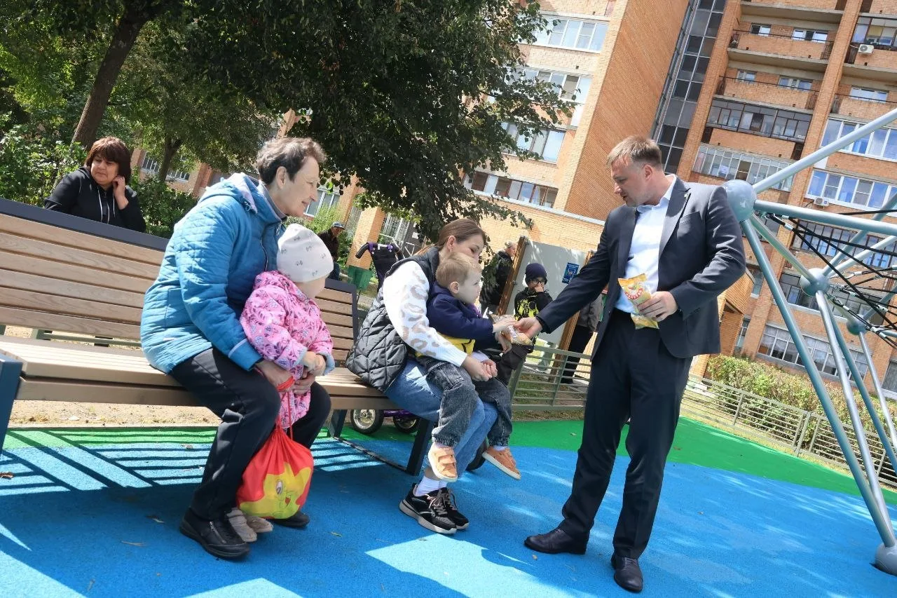 В Протвино открыли новую детскую игровую площадку. В Протвино открыли новую детскую игровую площадку.
