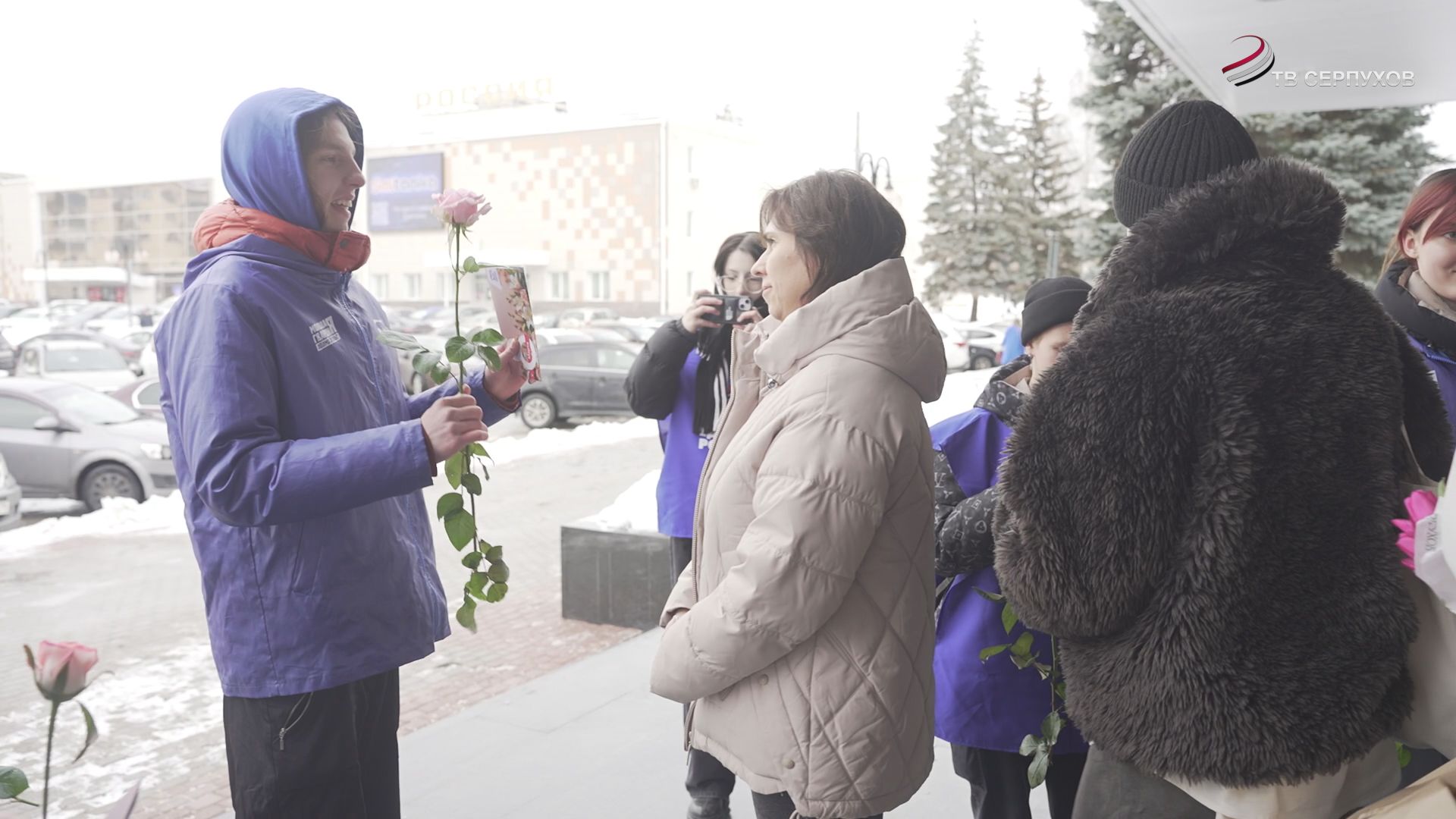 В Серпухове женщин с 8 марта поздравили партия «Единая Россия» и депутат Госдумы Александр Коган