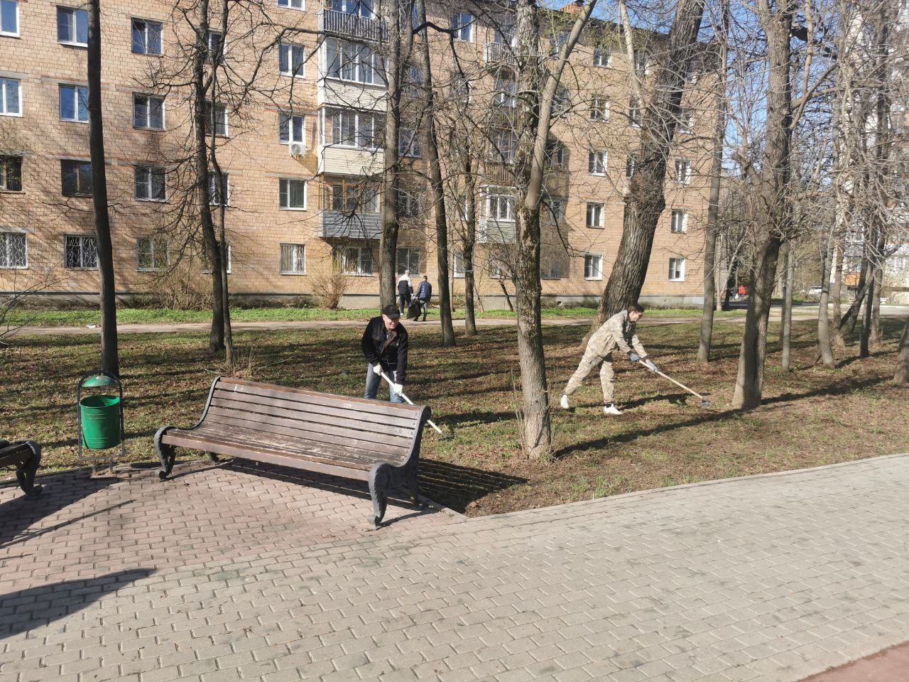 Жители Серпухова присоединяются к общеобластному субботнику Жители Серпухова присоединяются к общеобластному субботнику
