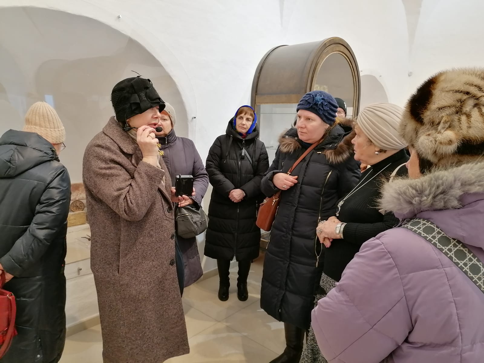 В Серпухове для представителей старшего поколения прошла экскурсия по Владычнему женскому монастырю