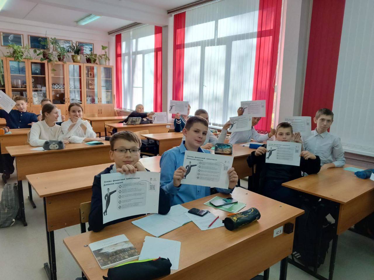 Школьникам Серпухова рассказали о финансовой безопасности Школьникам Серпухова рассказали о финансовой безопасности