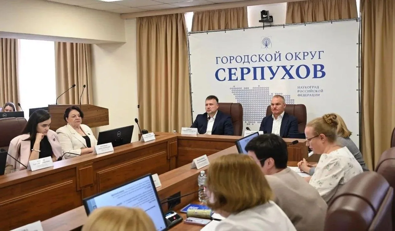 Серпухов стал федеральной площадкой для диалога о будущем школы: от ремонта к воспитанию и поддержке семей