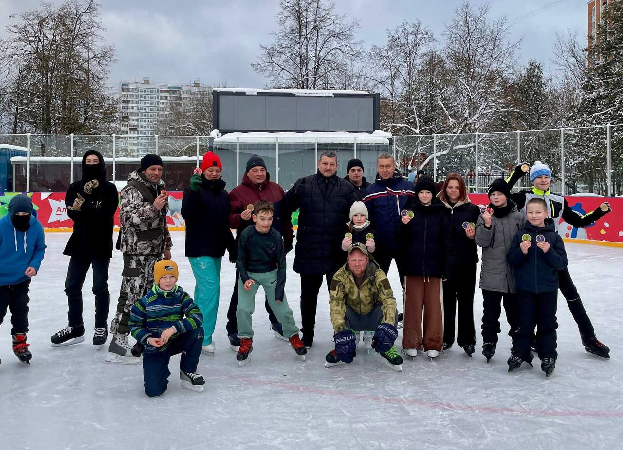 На катке в Серпухове прошли веселые старты