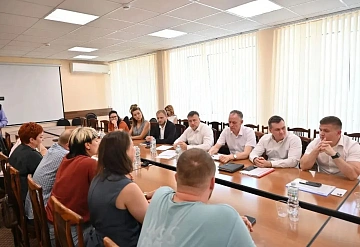 Глава Серпухова Алексей Шимко встретился с жителями дома № 6, корпус 1 на бульваре 65 лет Победы