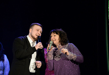 Руководитель серпуховского вокального ансамбля «Ностальгия» Алла Кирина отпраздновала двойной творческий юбилей