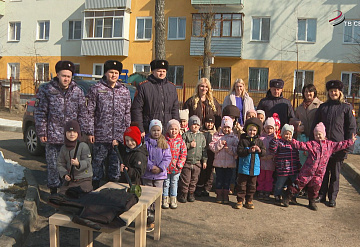 В Серпухове, в детском саду «Родничок», отметили День войск национальной гвардии РФ