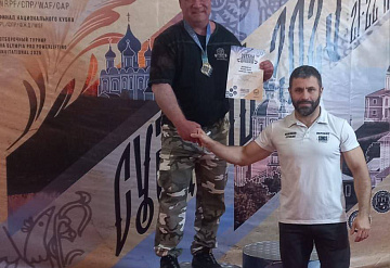 Серпухович Денис Пузырёв выиграл Национальный чемпионат по пауэрлифтингу и народному жиму