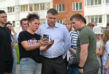 Глава городского округа Серпухов Алексей Шимко встретился с жителями дома №6 на бульваре 65 лет Победы
