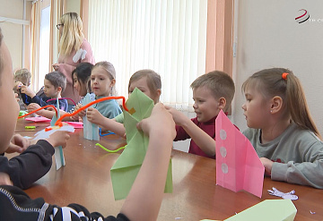 Партийцы Серпухова провели мастер-класс ко Дню космонавтики