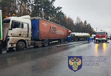 Семья из Серпухова с двумя детьми пострадала в аварии на трассе М2