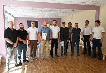В Серпухове поздравили с Днем строителя бригаду, работающую в детском саду «Ласточка» 