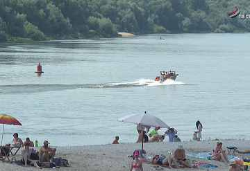 Серпуховичи спасаются от жары в местах отдыха у воды