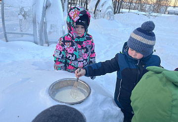 Юные серпуховичи научились готовить мороженое на снегу