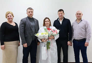 Во время визита на «Протвинский мясокомбинат» Глава Серпухова поздравил участницу СВО с получением государственной награды