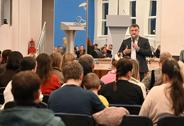 Глава Серпухова побывал на родительском собрании в школе