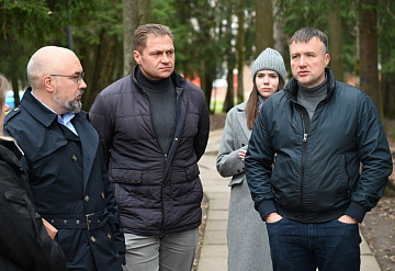 В Оболенске на встрече с жителями депутаты обсудили состояние дворов