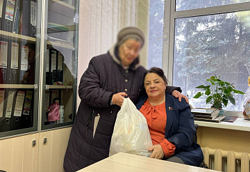 Жительница Городского округа Серпухов получила продуктовый набор и материальную помощь от депутата Мособлдумы