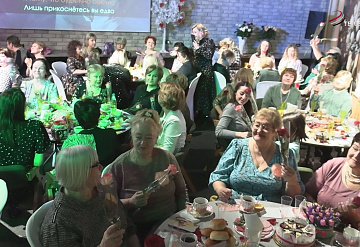 В Протвино устроили «Завтрак в платьях»