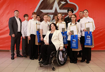 В Серпухове в торжественной обстановке вручили первые паспорта 10 ребятам