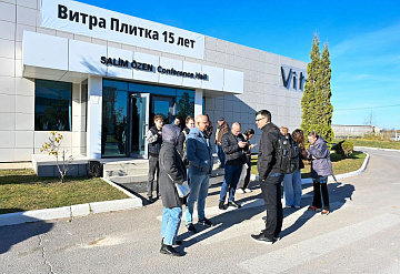 Блогерам показали, как изготавливают плитку и сантехнику в Серпухове  ‎