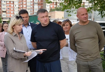 Глава городского округа Серпухов Алексей Шимко вместе с депутатами окружного Совета Марией Арсеньевой и Николаем Пушкиным, а также профильными специалистами встретился с жителями