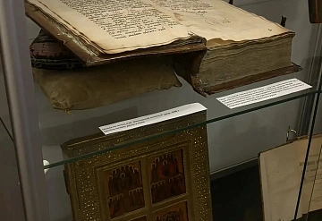 В Покровской старообрядческой церкви открылась выставка книжного раритета XVII века