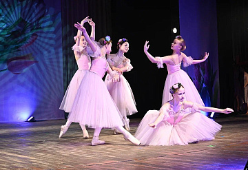 Во Дворце культуры «Россия» прошёл праздничный концерт, посвящённый 8 Марта