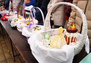 Схождение Благодатного огня состоялось. Пасхальные богослужения начнутся через несколько часов.